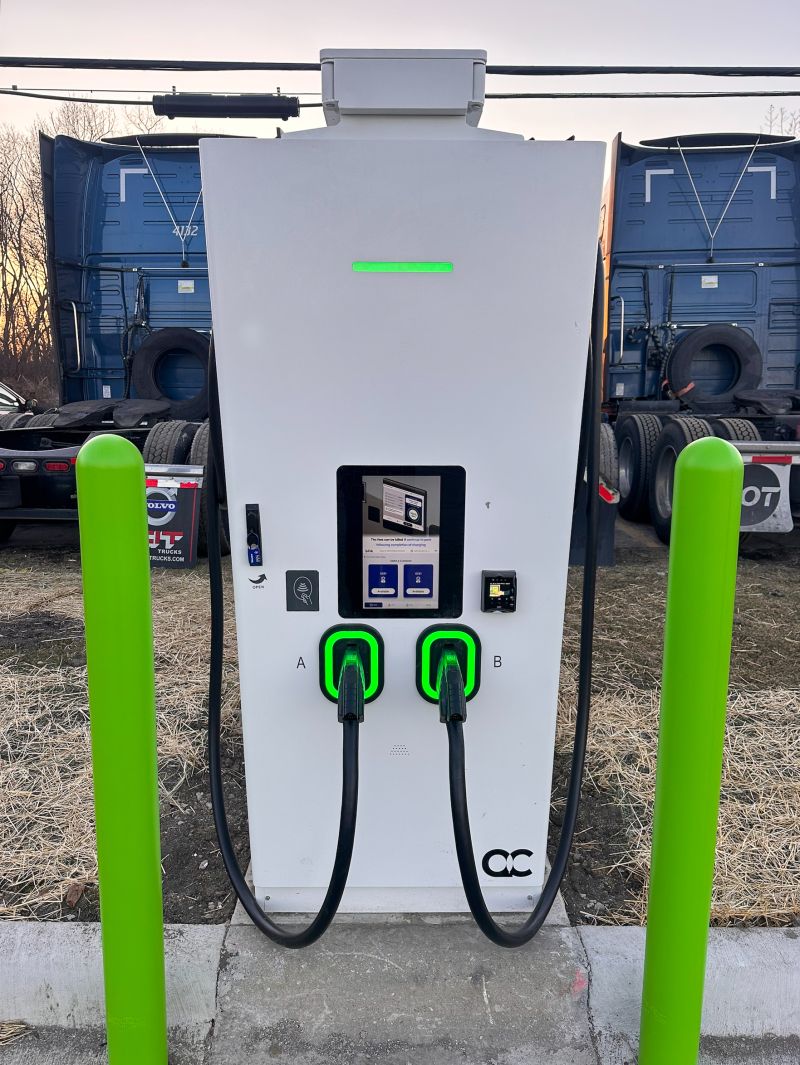 DC fast charger at Meacham in Chicago, Illinois